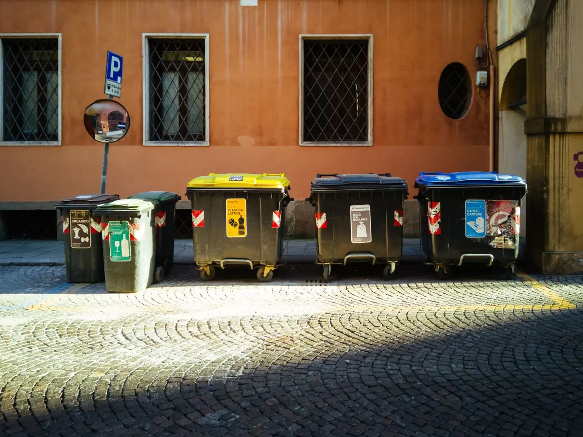 Recogida y Guardado de cubos de basura